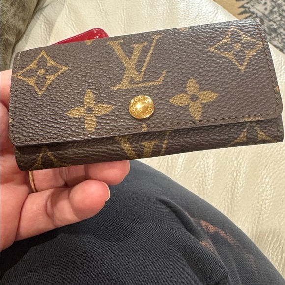 Authentic Key holder! Excellent condition!!!! - Picture 2 of 15